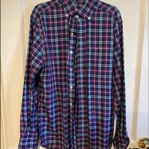 Vineyard Vines Men’s XS plaid button down shirt.